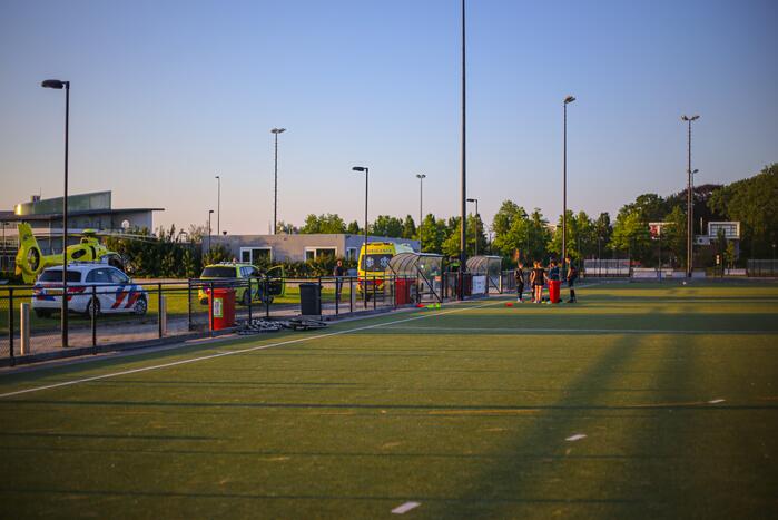 Hockeyspeler zwaargewond bij incident op veld