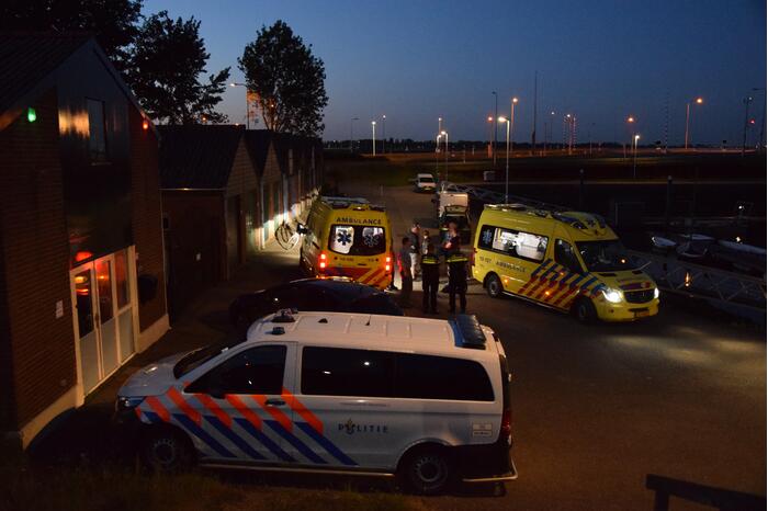Personen raken te water na incident