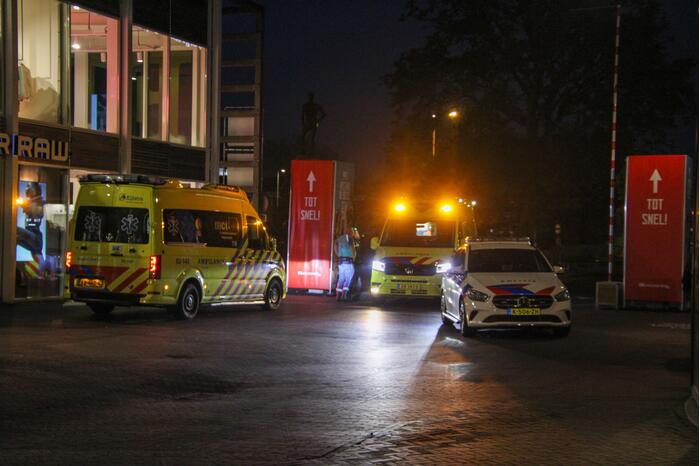 #Leeuwarden Persoon gewond bij steekincident Wirdumerdijk Leeuwarden.