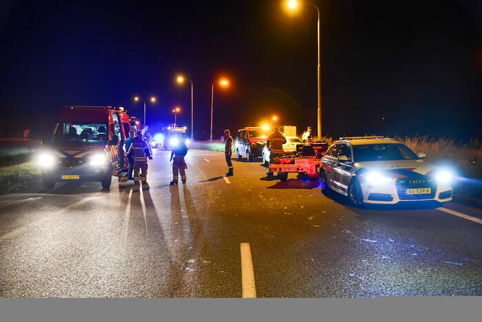 19-jarige bestuurder uit auto geslingerd en overleden