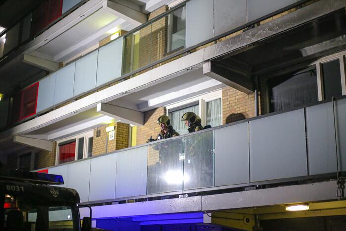 Flatwoning onbewoonbaar door grote uitslaande brand