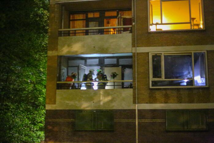Flatwoning onbewoonbaar door grote uitslaande brand