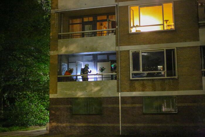 Flatwoning onbewoonbaar door grote uitslaande brand