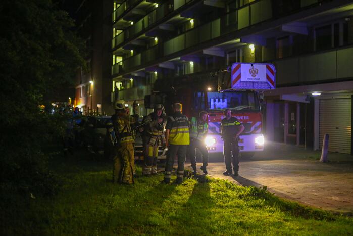 Flatwoning onbewoonbaar door grote uitslaande brand