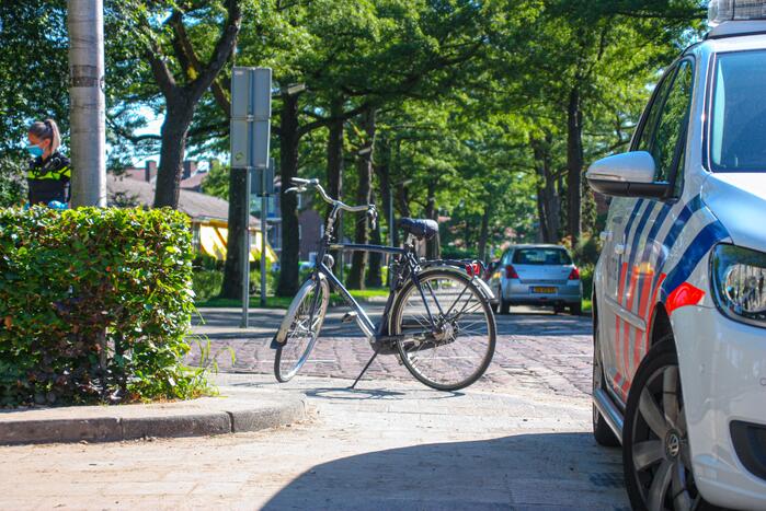 Man op fiets gewond bij verkeersongeval