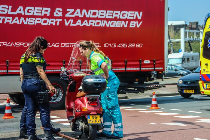 Bestuurder motorfiets gaat onderuit