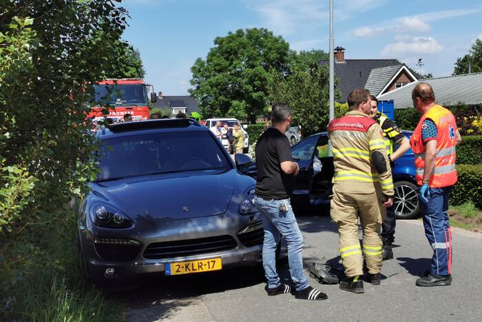 Gewonde bij botsing tussen twee auto's
