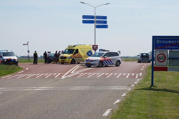Snorfietser botst met auto