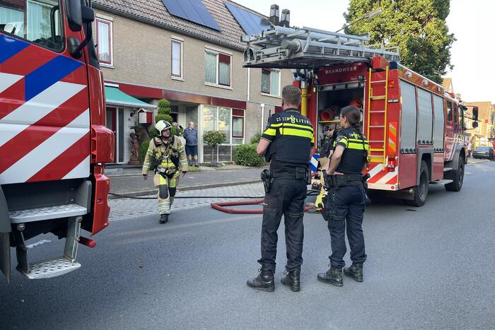 Brandweer redt hond bij brand in schuur