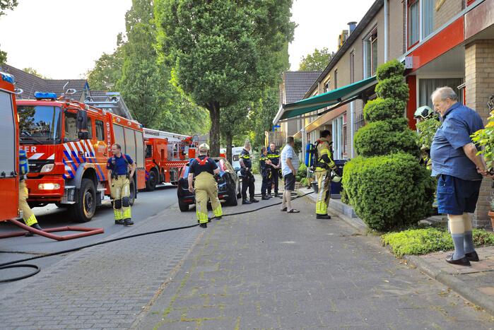 Brandweer redt hond bij brand in schuur