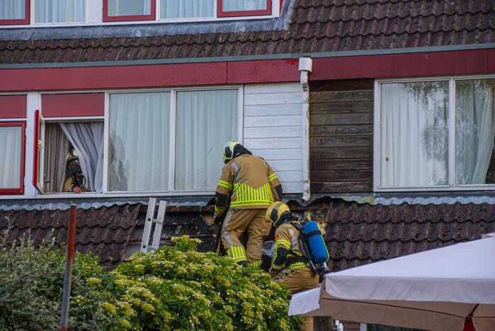 Brandweer redt hond bij brand in schuur