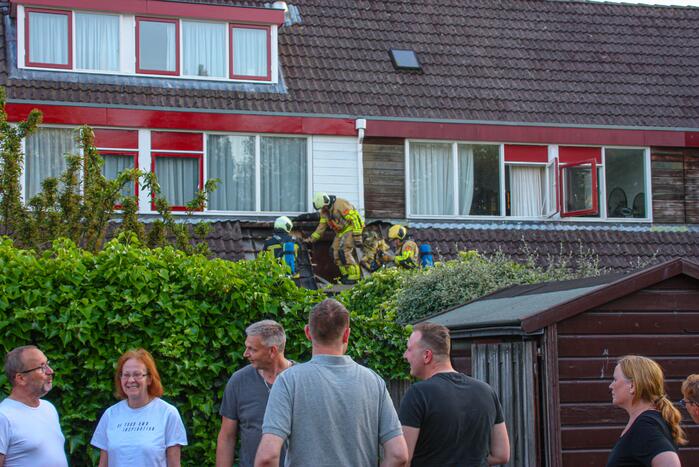 Brandweer redt hond bij brand in schuur