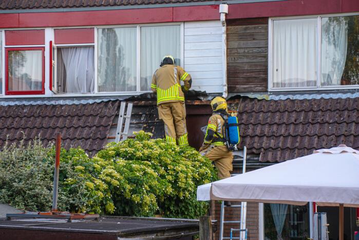 Brandweer redt hond bij brand in schuur