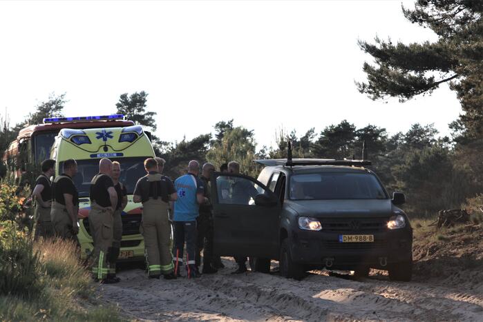 Ambulance rijdt zich vast op oefenterrein