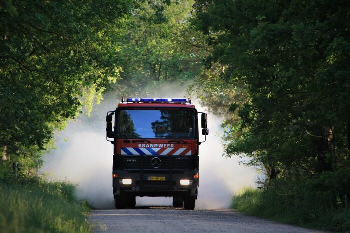 Ambulance rijdt zich vast op oefenterrein