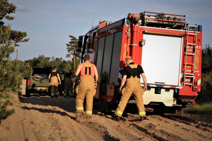 Ambulance rijdt zich vast op oefenterrein