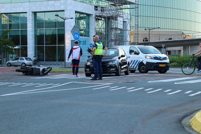 Scooter flink beschadigd na ongeval met auto