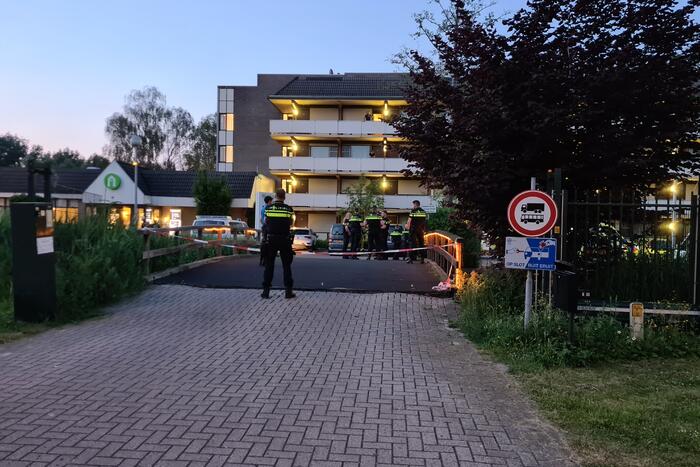 Zwaargewonde mannen in hotelkamer aangetroffen