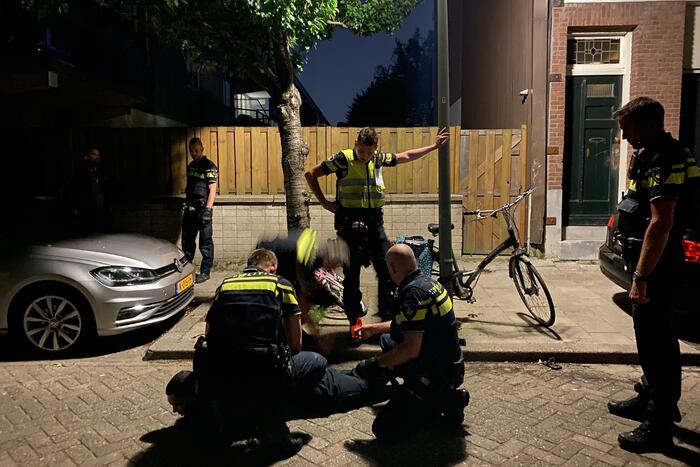 Twee aanhoudingen na achtervolging personenauto met schade