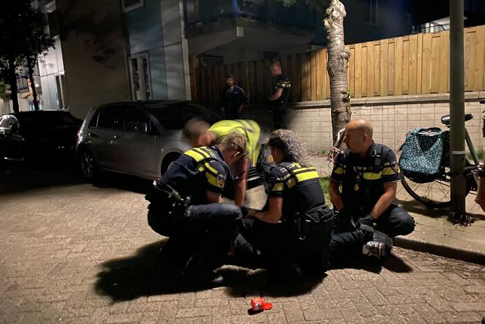 Twee aanhoudingen na achtervolging personenauto met schade