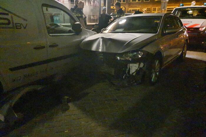 Twee aanhoudingen na achtervolging personenauto met schade