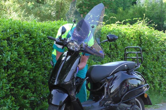 Scooterrijder gewond bij botsing met auto