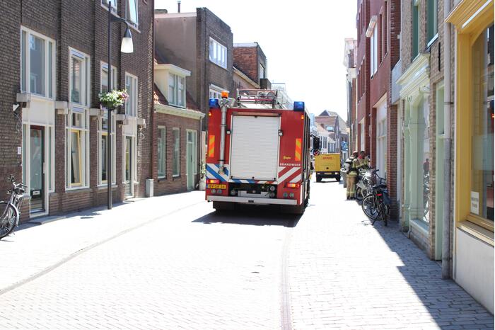 Brandweer doet onderzoek naar mogelijk rook in woning