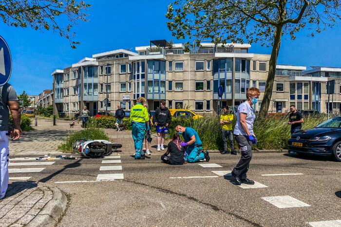 Scooter aangereden door personenauto