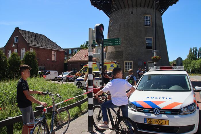 Enorme rookwolken bij zeer grote brand in woning