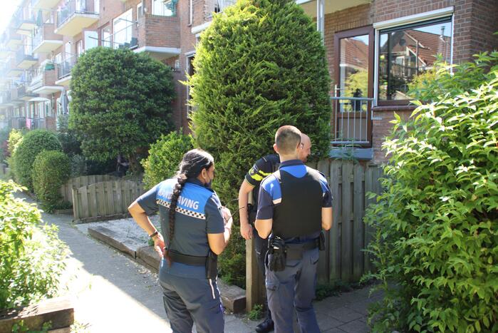 Enorme rookwolken bij zeer grote brand in woning