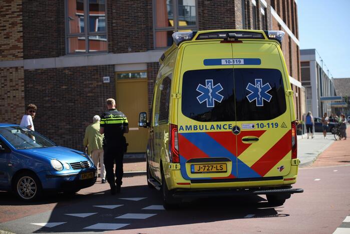 Scooterrijder gewond bij botsing met auto op kruising