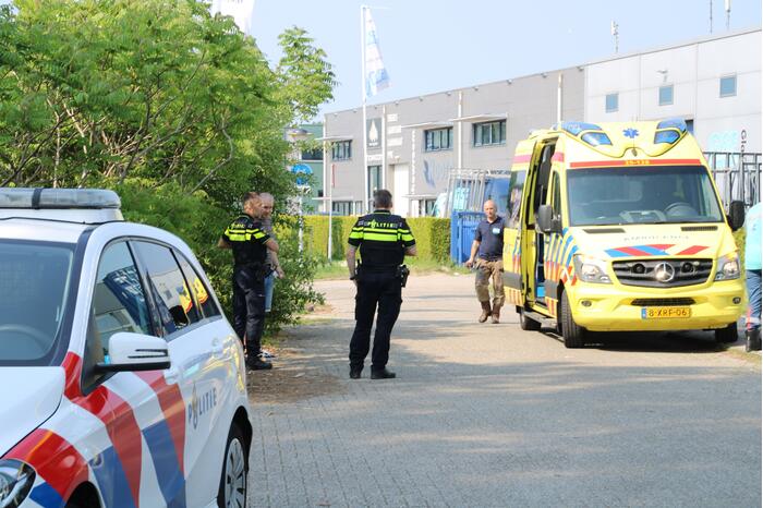 Man gaat onderuit en raakt gewond