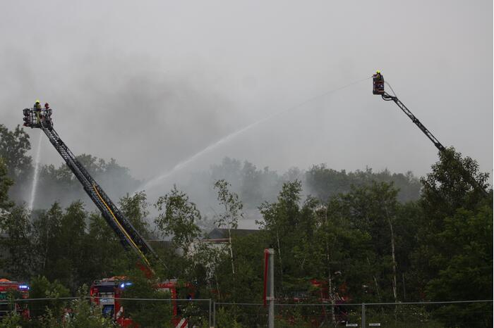 Uitslaande brand in loods waar drugsafval werd gevonden