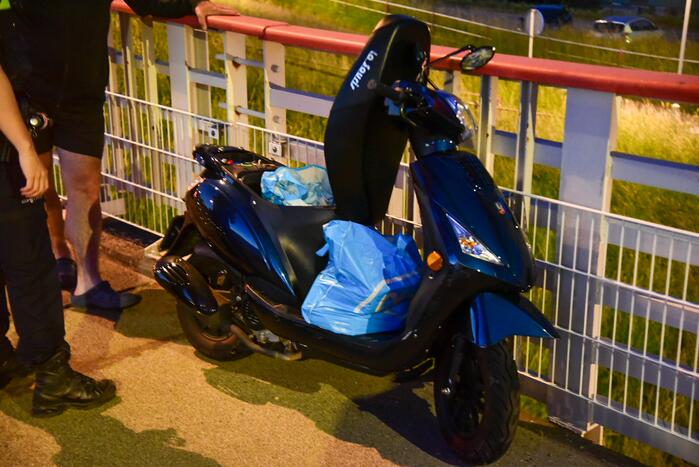 Scooterrijder zwaargewond bij botsing met vangrail Spijkenisserbrug