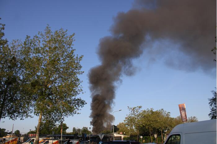 Uitslaand brand in bedrijfspand