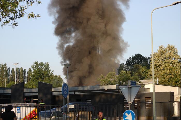 Uitslaand brand in bedrijfspand