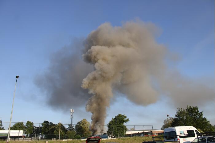 Uitslaand brand in bedrijfspand