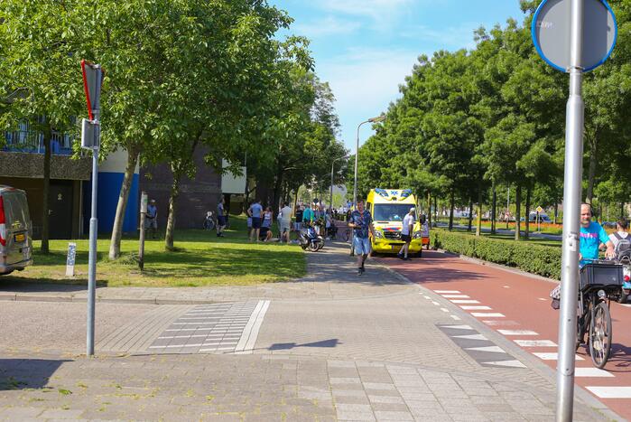 Scooterrijder botst op bakfiets met kinderen