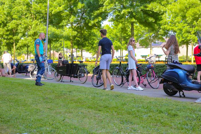 Scooterrijder botst op bakfiets met kinderen