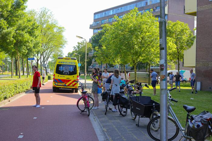 Scooterrijder botst op bakfiets met kinderen