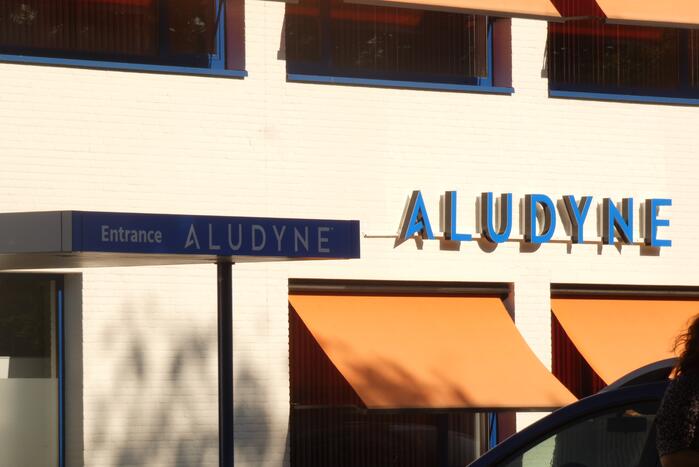 Brand in bedrijf snel onder controle