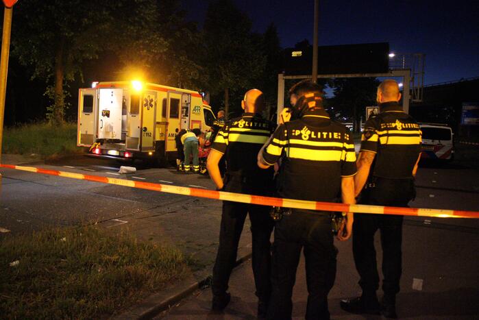 Motorrijder zwaargewond bij botsing met personenauto