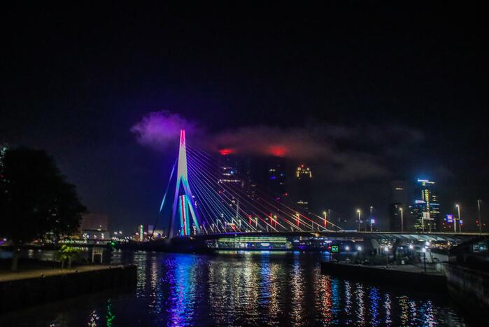Erasmusbrug kleurt Hollands voor geslaagde leerlingen