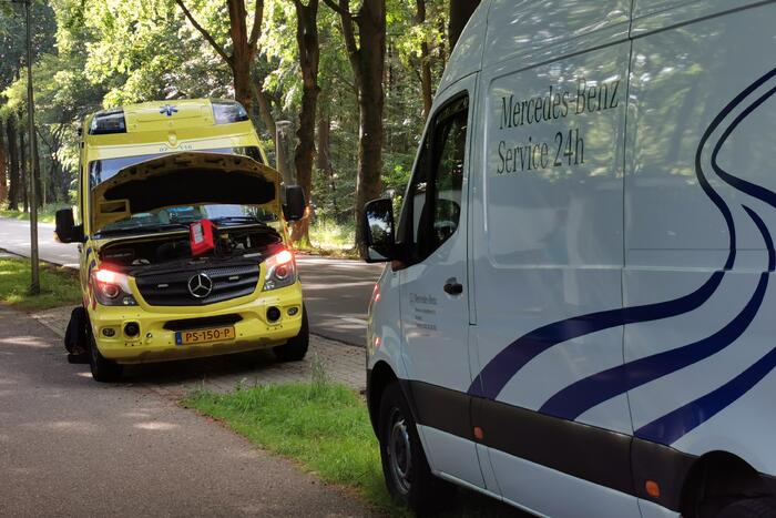 Ambulance krijgt pech tijdens spoedrit
