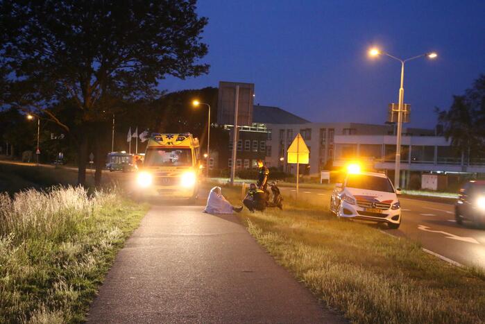 Twee gewonden na aanrijding met paal