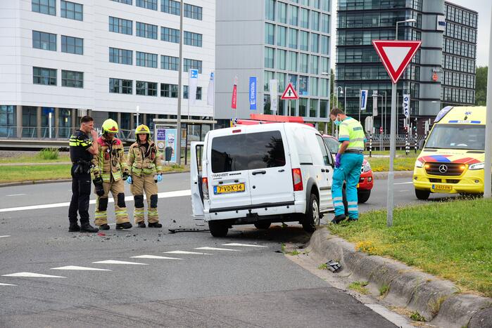 Automobilist gewond bij botsing met vuilniswagen