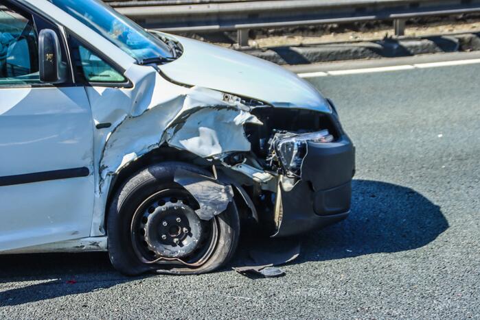 Flinke verkeersopstopping bij ongeval op rijksweg