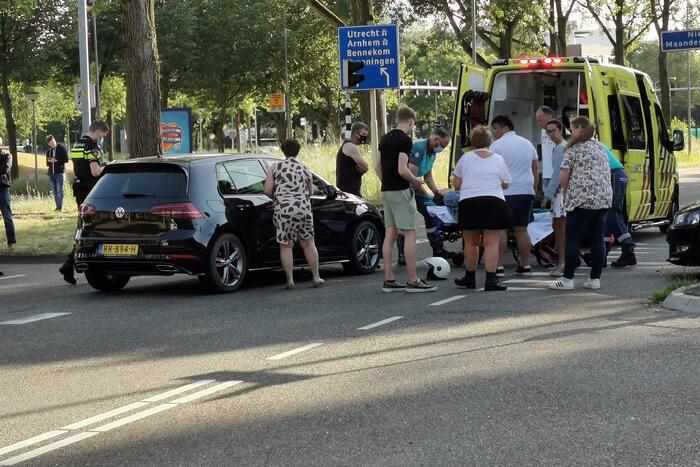 Scooterrijder gewond bij botsing met auto