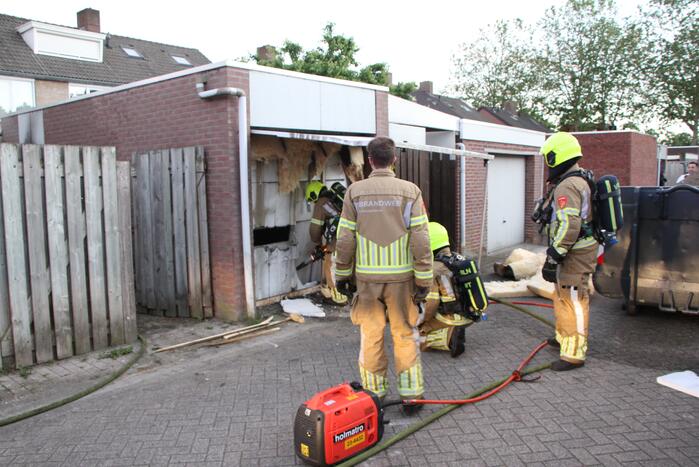 Veel rookontwikkeling bij brand in garagebox
