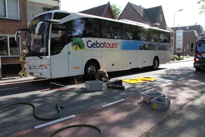 Touringcar lekt brandstof